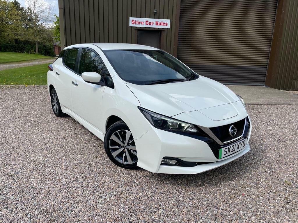 Compare Nissan Leaf 40Kwh Acenta SK21XYO White