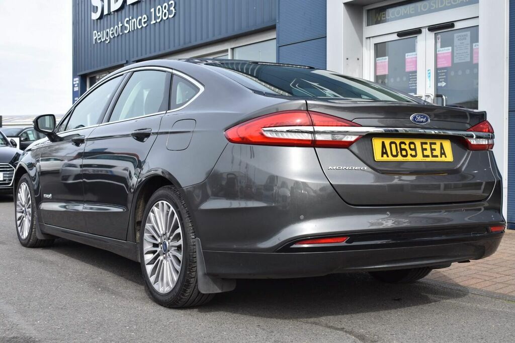 Ford Mondeo Saloon Grey #1