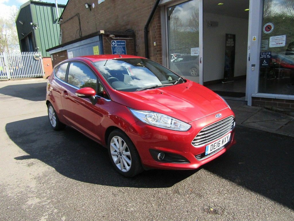 Compare Ford Fiesta 1.0T Ecoboost Titanium Hatchback DE16WXY Red