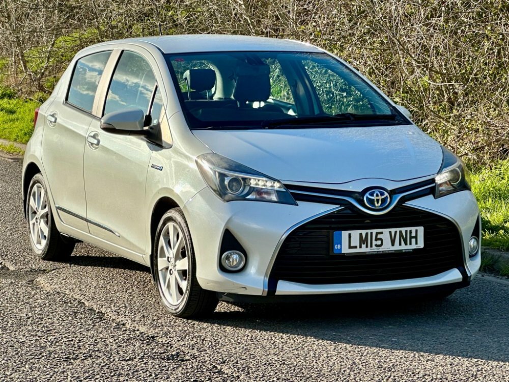 Compare Toyota Yaris Yaris Hybrid Excel Cvt LM15VNH White