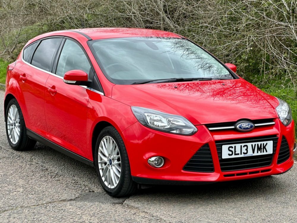 Compare Ford Focus 1.0T Ecoboost Zetec Euro 5 Ss SL13VMK Red