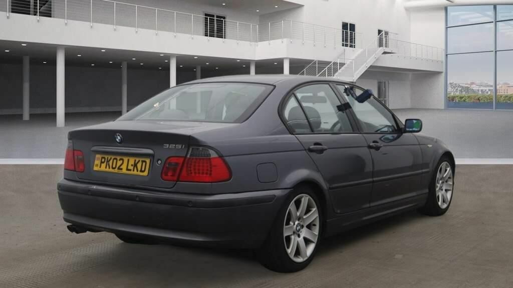 Compare BMW 3 Series Saloon 2.5 325I Se 200202 PK02LKD Grey