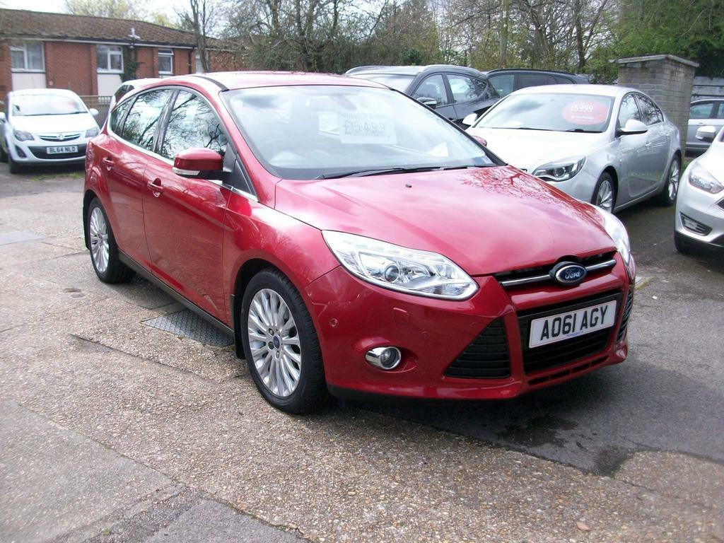 Compare Ford Focus 1.6T Ecoboost Titanium X Euro 5 Ss AO61AGY Red