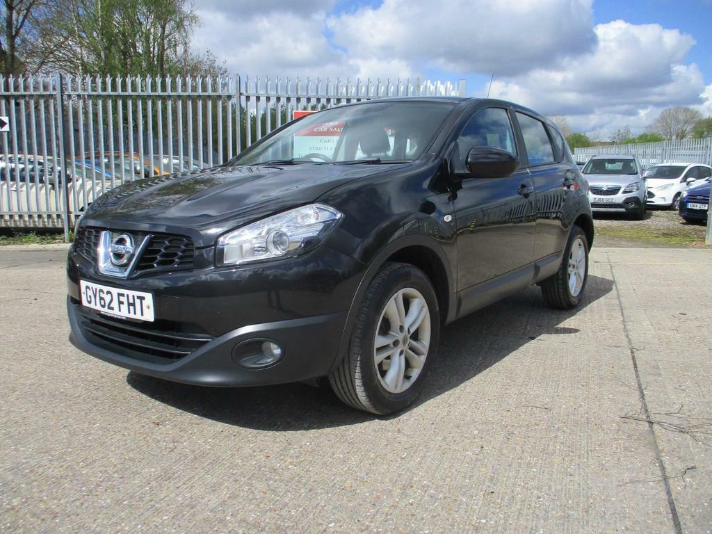 Compare Nissan Qashqai 1.6 Acenta 2Wd Euro 5 Ss GY62FHT Black