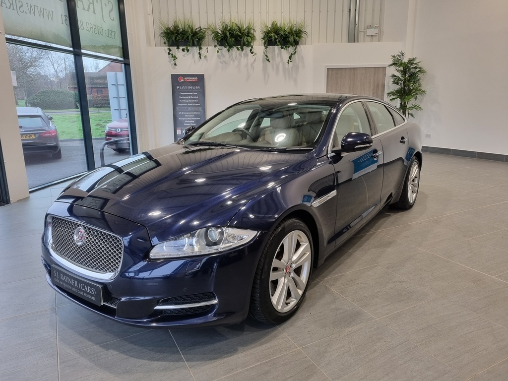 Compare Jaguar XJ D V6 Luxury FG14UDH Blue