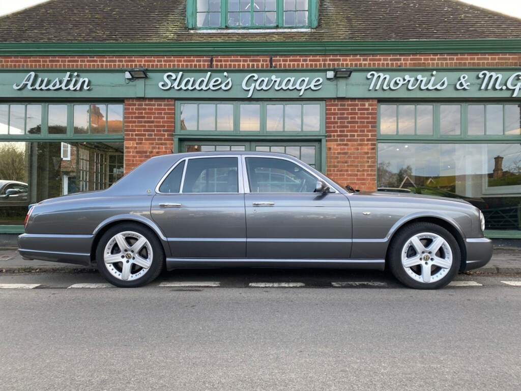 Compare Bentley Arnage 6.8L 6.8 T Saloon 495 Gkm, L33SJJ Grey