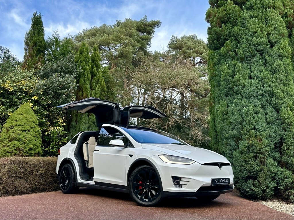 Compare Tesla Model X Tesla Model X Performance Ludicrous Plus, Full Sel LB70YAX White