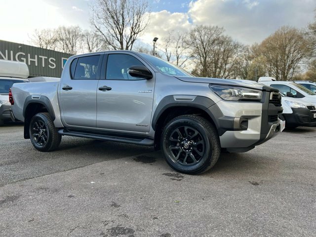 Compare Toyota HILUX 2.8 Invincible X 4Wd D-4d Dcb 202 Bhp HJ73VFL Silver
