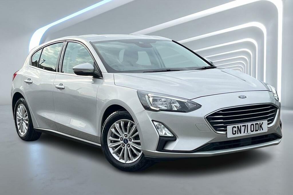 Compare Ford Focus 1.0 Ecoboost 125 Titanium GN71ODK Silver