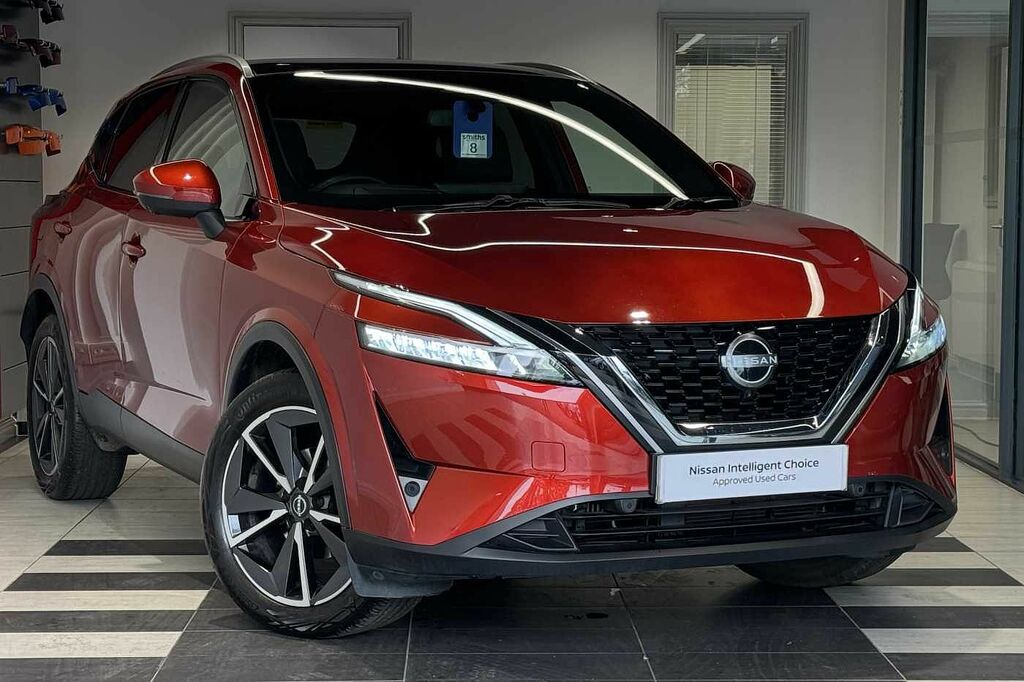 Compare Nissan Qashqai 1.3 Dig-t 158Ps Tekna X-tronic AF72RZJ Red