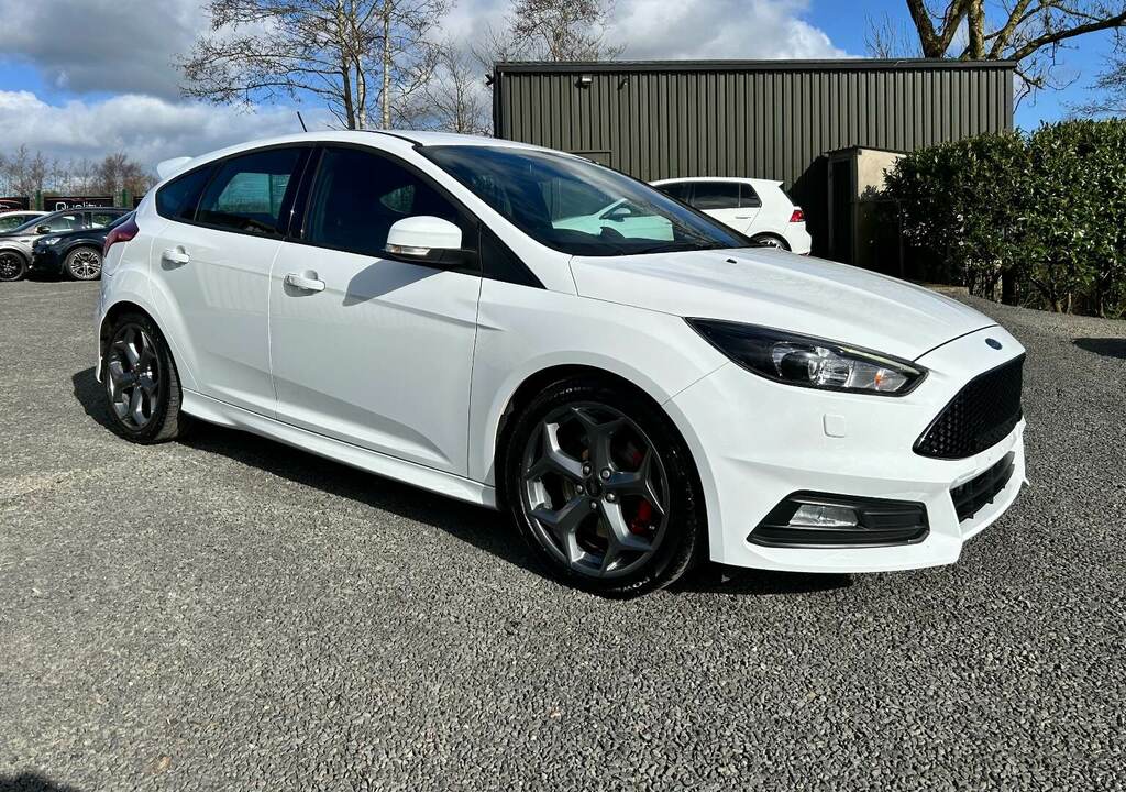 Compare Ford Focus 2.0 Tdci 185 St-3 BX18UCW White