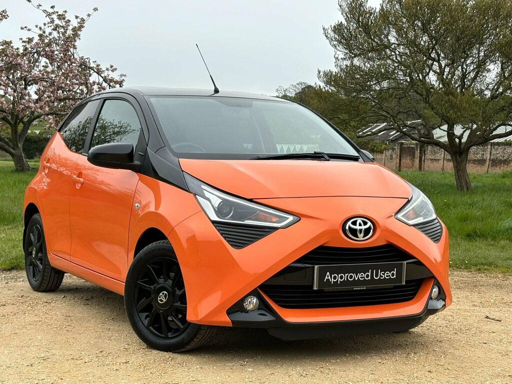 Compare Toyota Aygo Vvt-i X-cite EO69ZVU Orange