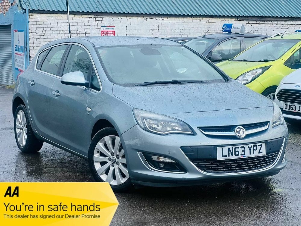 Compare Vauxhall Astra 1.6 16V Elite Euro 5 LN63YPZ Silver