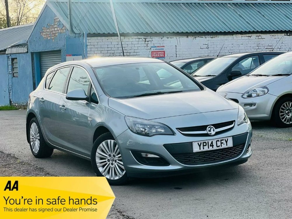 Compare Vauxhall Astra 1.4 16V Excite Euro 5 YP14CFY Silver
