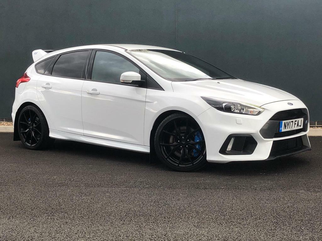 Compare Ford Focus 2.3T Ecoboost Rs Awd Euro 6 Ss NY17FAJ White