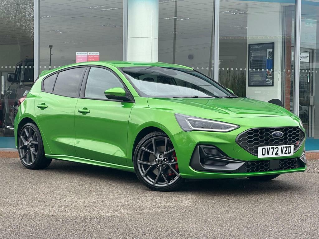 Compare Ford Focus 2.3T Ecoboost St Euro 6 Ss OV72VZD Green