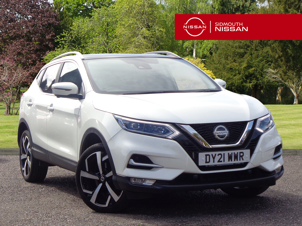 Compare Nissan Qashqai 1.3 Dig-t N-motion DY21WWR White