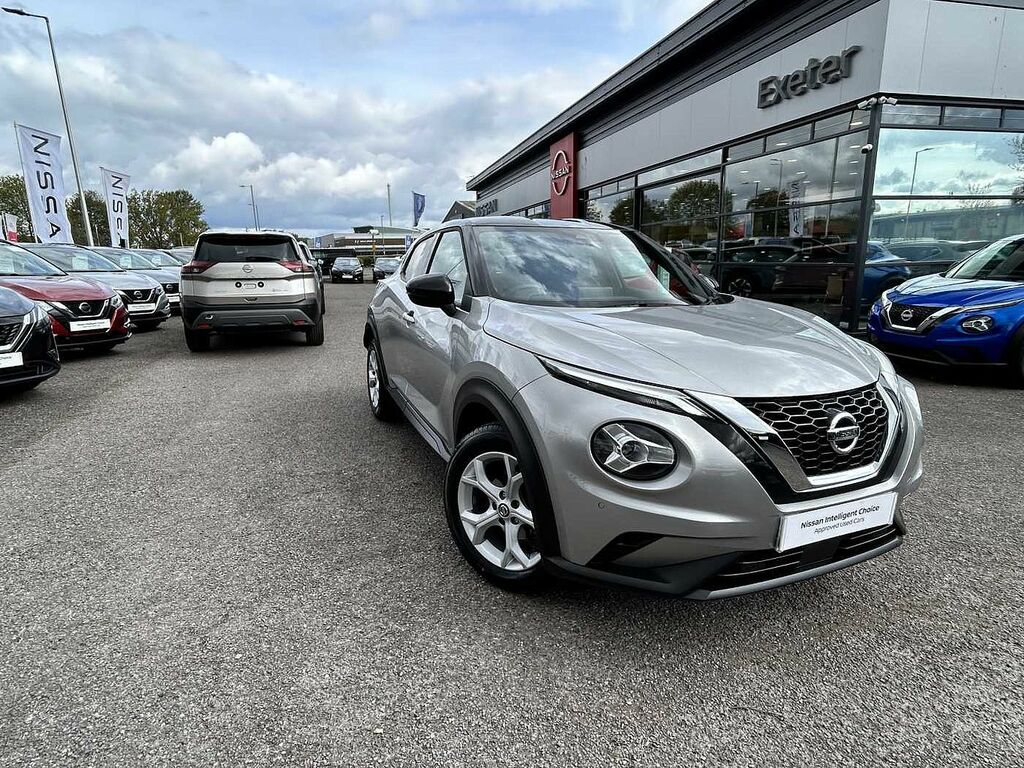 Compare Nissan Juke 1.0 Dig-t N-connecta 114Ps Dct 5-Door DU21ZXO Silver