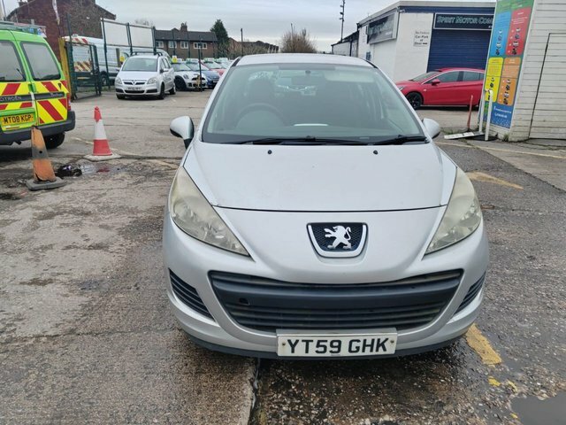 Compare Peugeot 207 1.4 S Hdi YT59GHK Silver