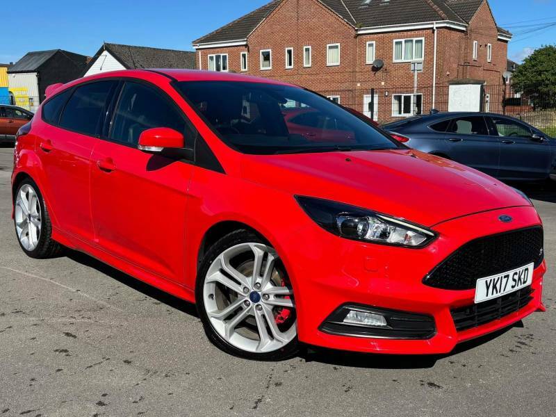 Compare Ford Focus 2.0 Tdci 185 St-3 YK17SKD Red