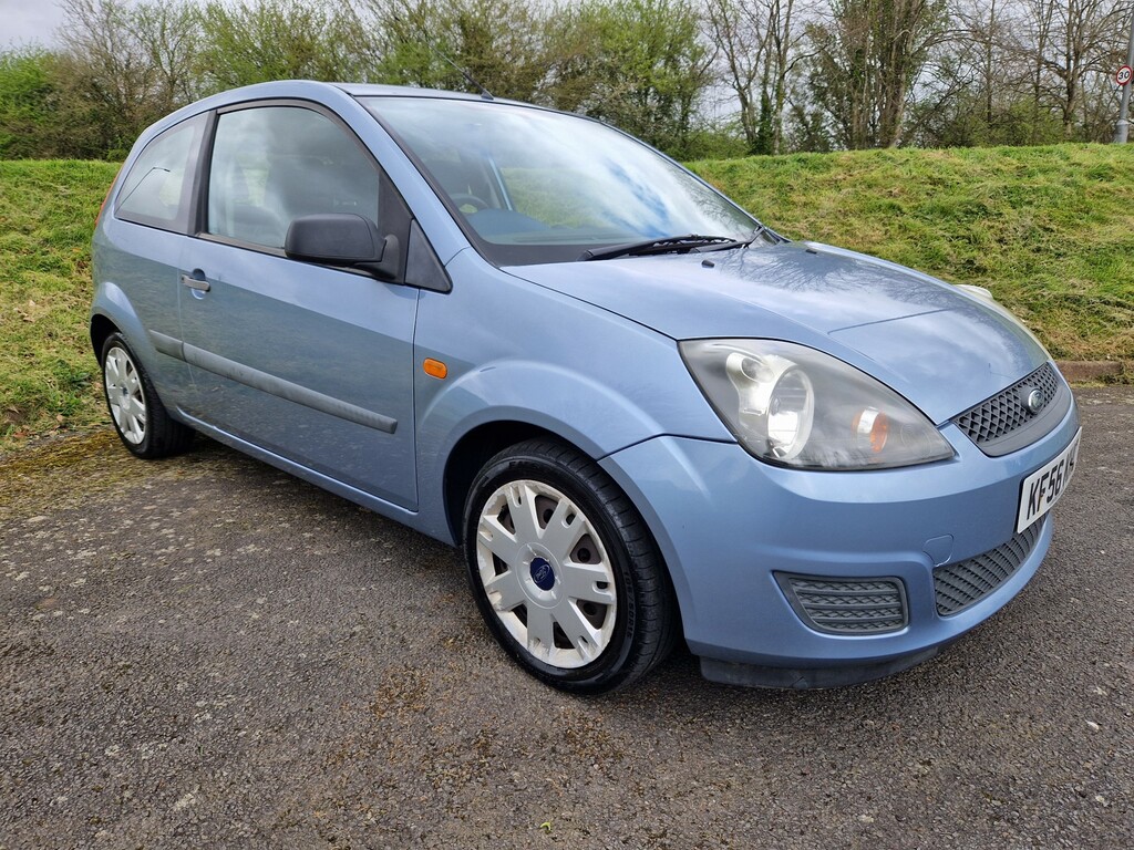 Compare Ford Fiesta Style Climate 16V KF56KHC Blue