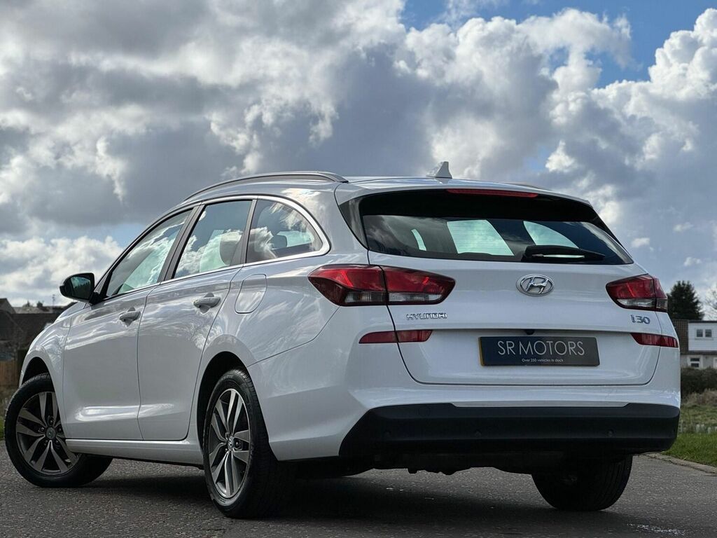 Compare Hyundai I30 Estate 1.0 T-gdi Se Tourer Euro 6 Ss 2018 EN67DHM White