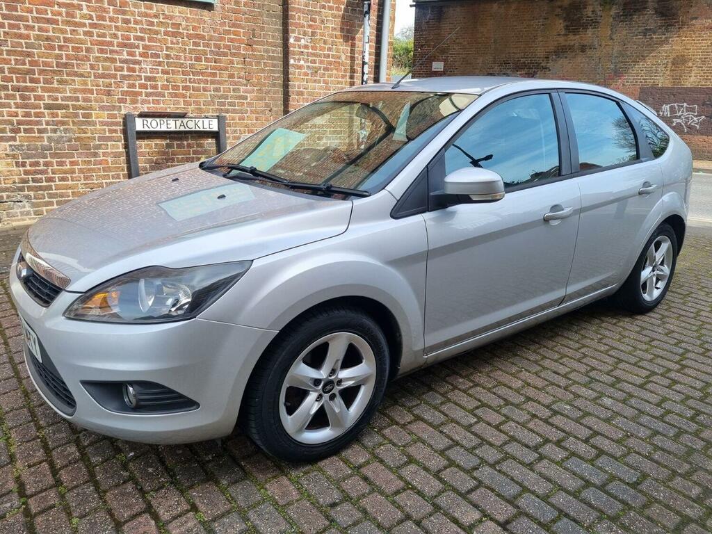 Compare Ford Focus Hatchback 1.6 Zetec 200959 WG59MTY Silver