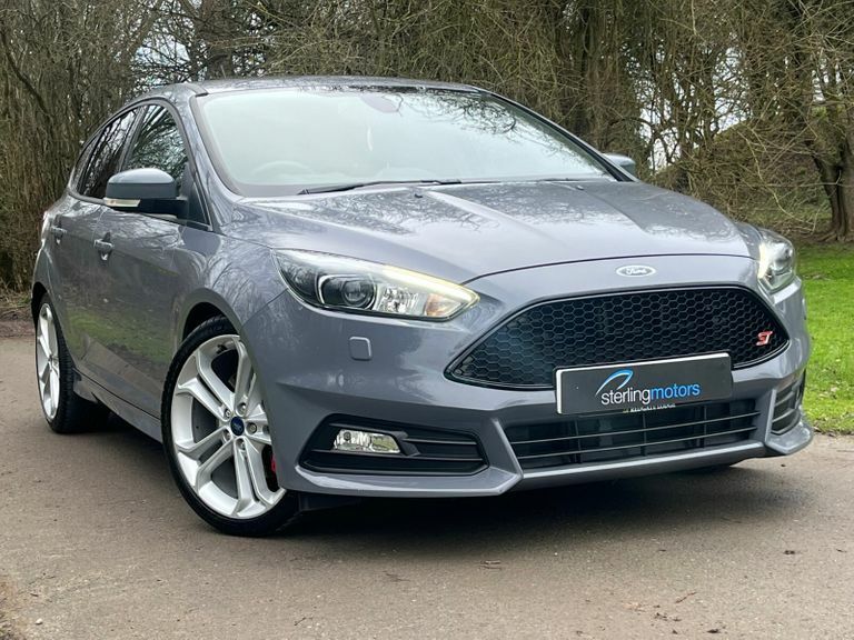 Compare Ford Focus Ford Focus 2.0 Tdci 185 St-3 Navigation ND18BWB Grey