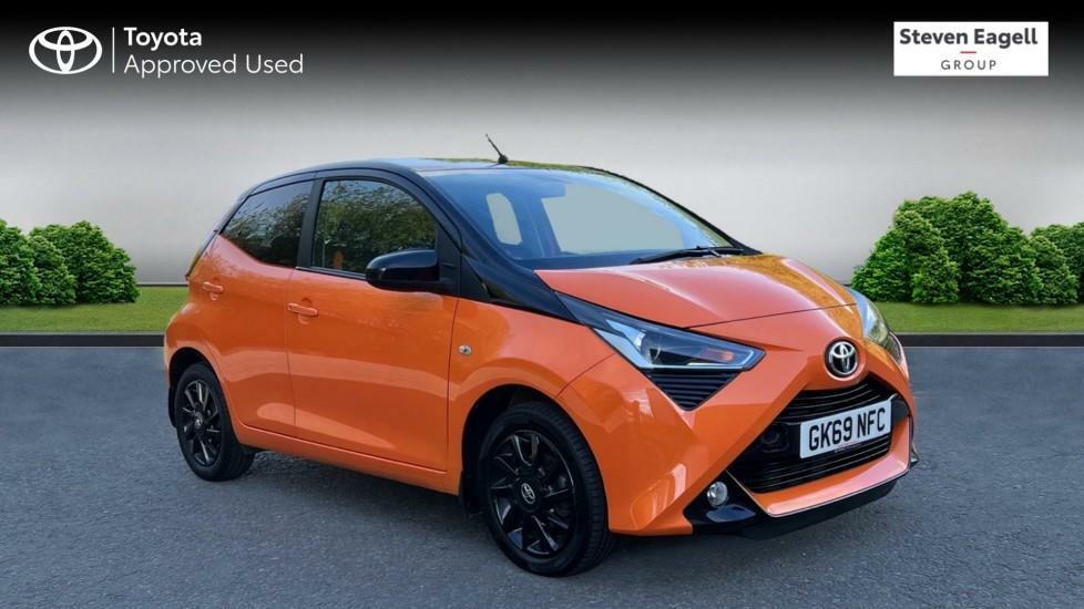 Compare Toyota Aygo Vvt-i X-cite GK69NFC Orange