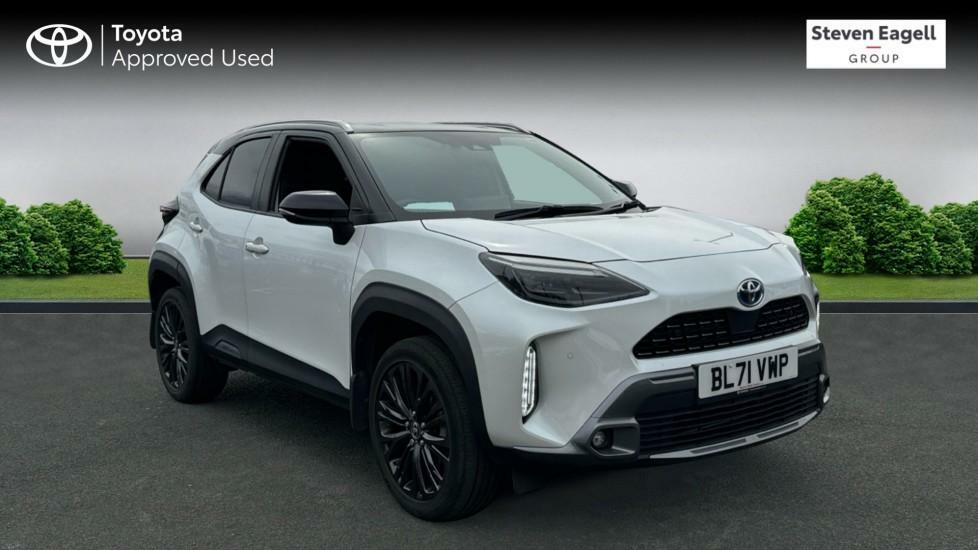 Compare Toyota Yaris Cross 1.5 Vvt-h Dynamic E-cvt Euro 6 Ss BL71VWP White