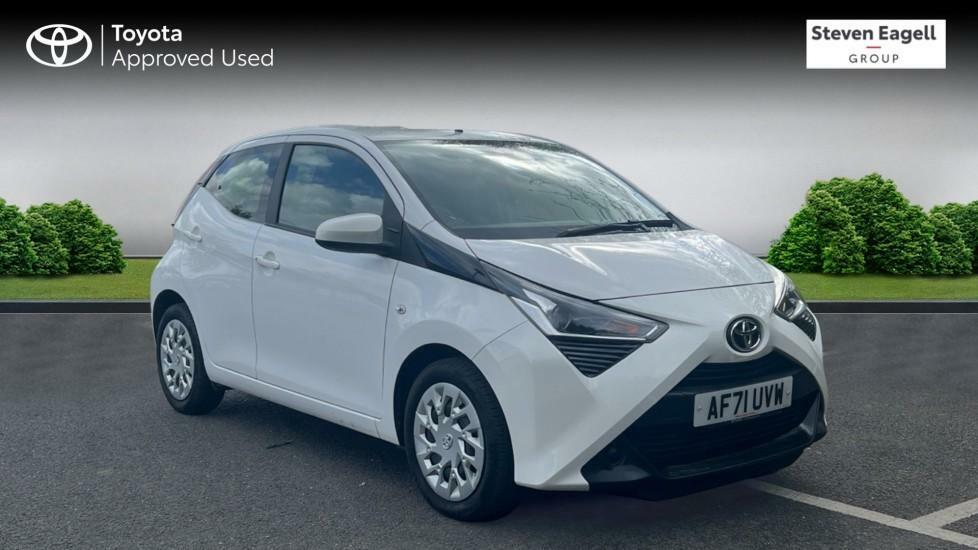 Compare Toyota Aygo 1.0 Vvt-i X-play Euro 6 Ss AF71UVW White
