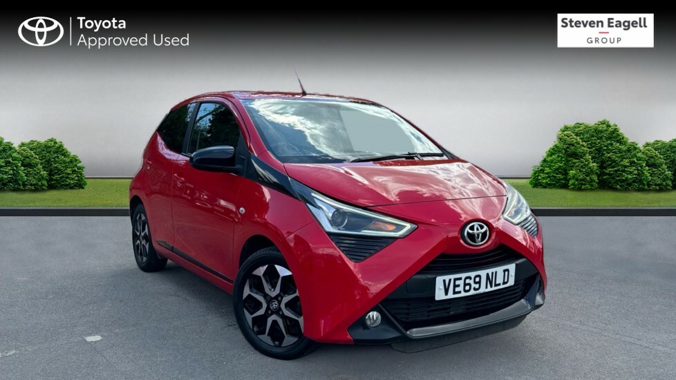 Compare Toyota Aygo 1.0 Vvt-i X-trend Euro 6 VE69NLD Red