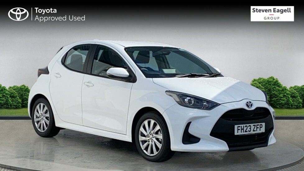 Compare Toyota Yaris 1.5 Vvt-h Icon E-cvt Euro 6 Ss FH23ZFP White