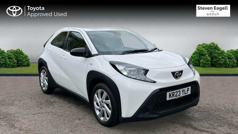 Compare Toyota Aygo X 1.0 Vvt-i Pure Euro 6 Ss KR23YLP White