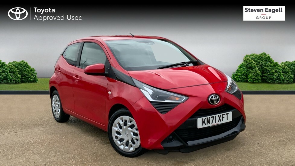 Compare Toyota Aygo 1.0 Vvt-i X-play Euro 6 Ss KM71XFT Red
