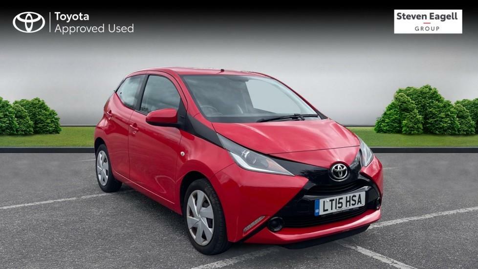 Compare Toyota Aygo 1.0 Vvt-i X-play Hatchback Euro LT15HSA Red