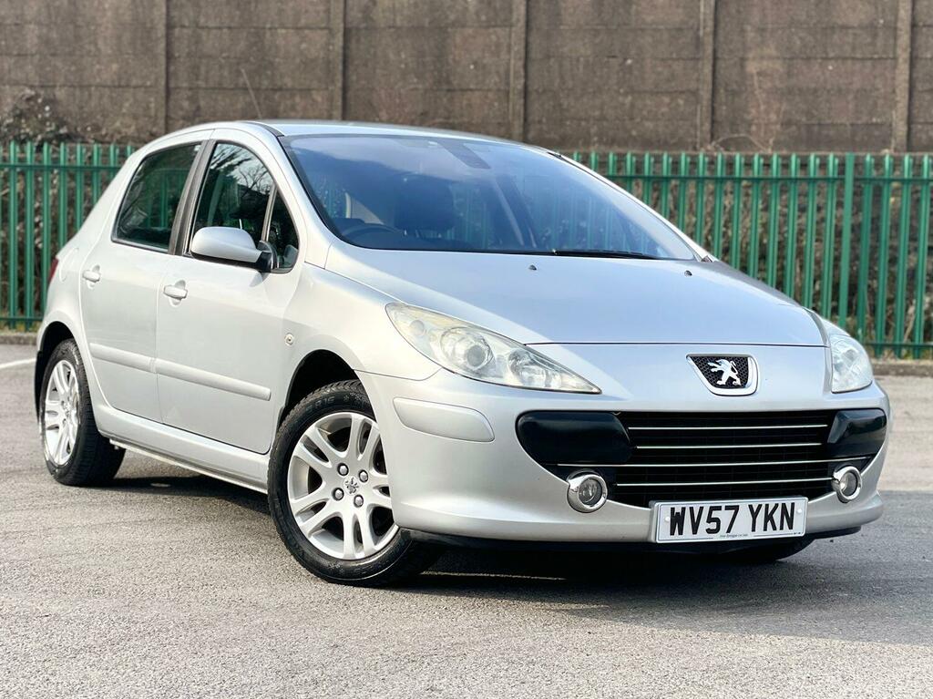 Compare Peugeot 307 Hatchback 1.6 Hdi Sport 200757 WV57YKN Silver