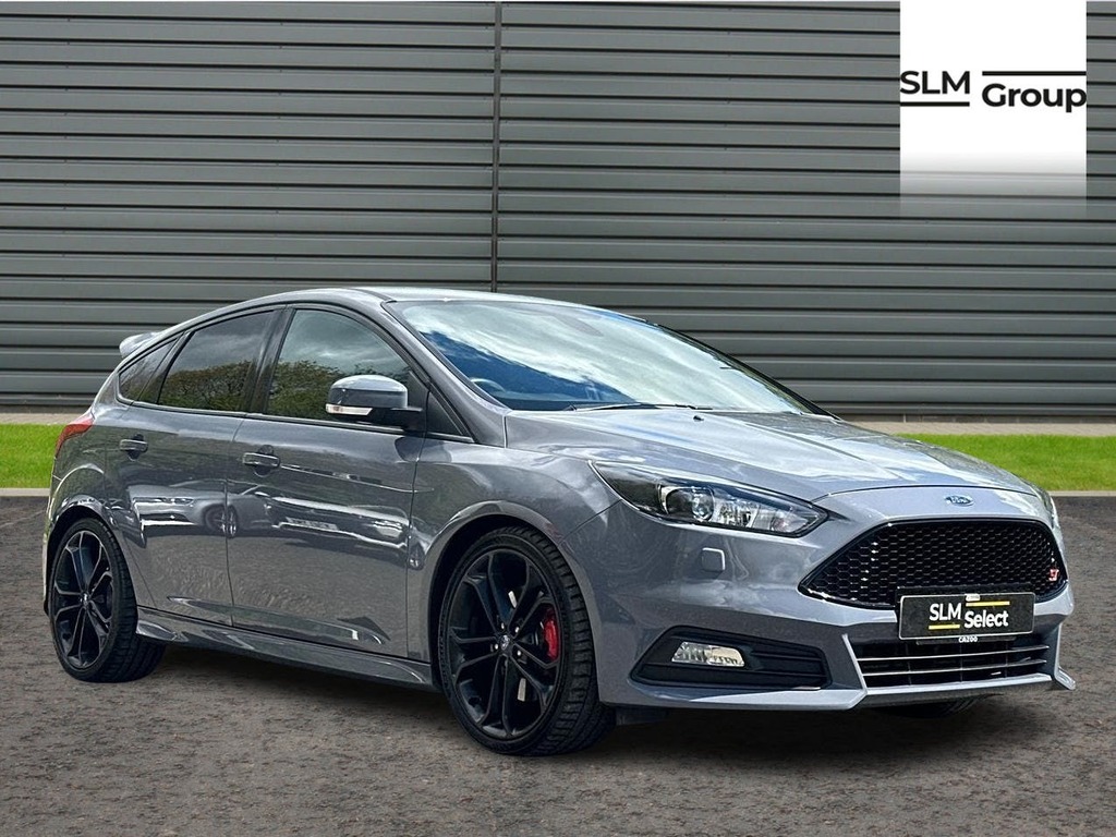 Compare Ford Focus St-3 DG17LHA Grey