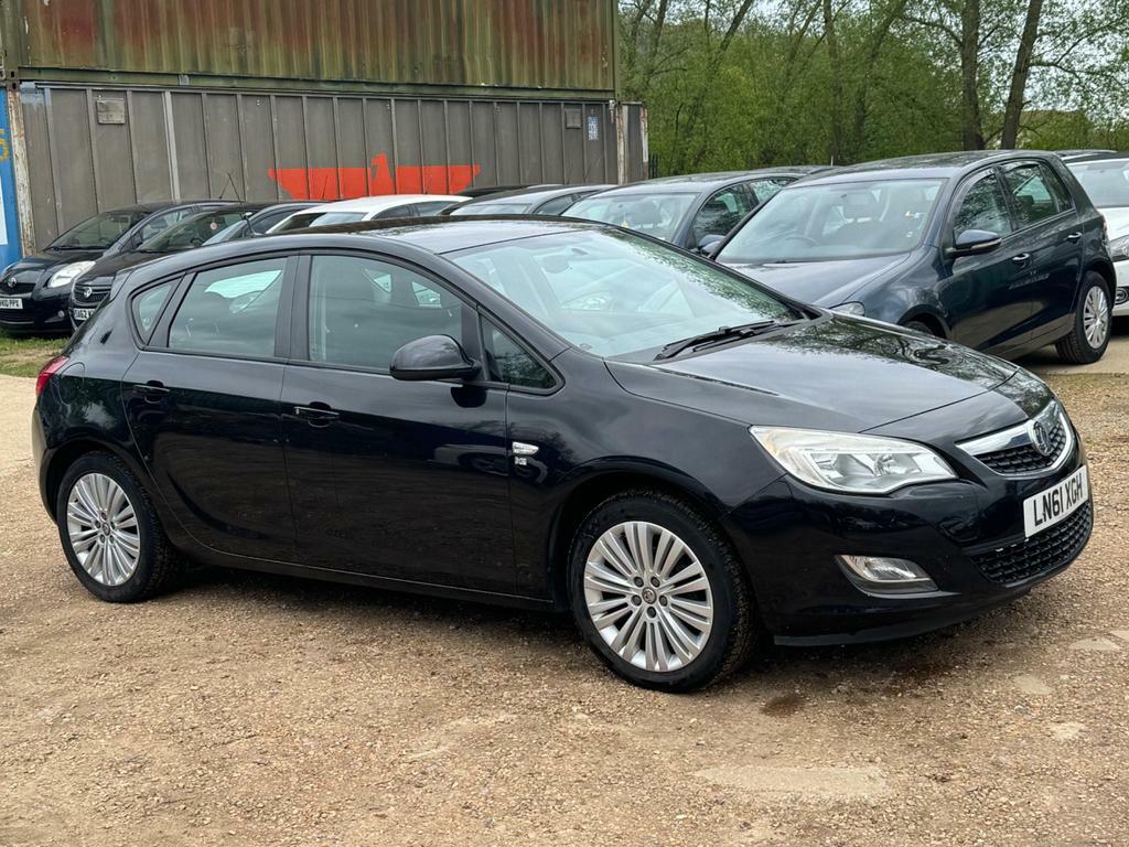 Compare Vauxhall Astra 1.4 16V Excite Euro 5 LN61XGH Black