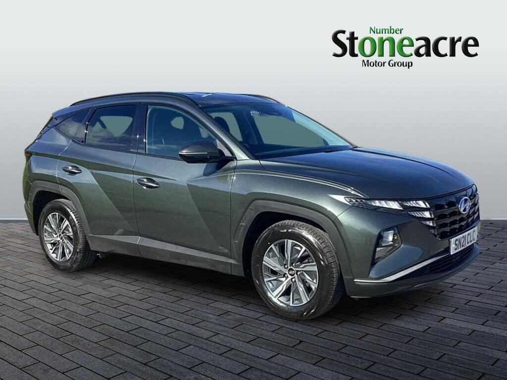 Compare Hyundai Tucson 1.6 T-gdi Se Connect Suv SN21CLC Grey