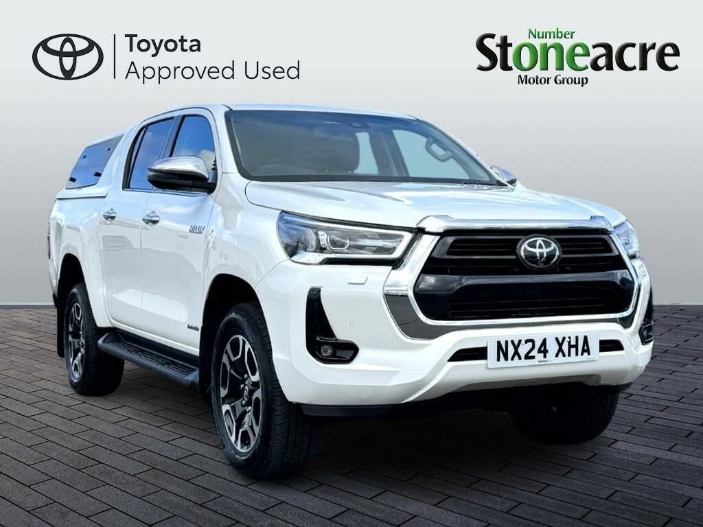 Toyota HILUX 2.8 D-4d Invincible Double Cab Pickup 4Wd Euro 6 White #1