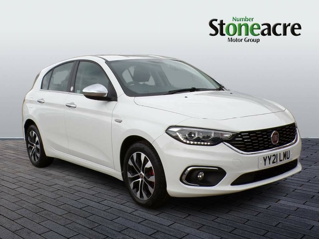 Compare Fiat Tipo Hatchback YY21LMU White