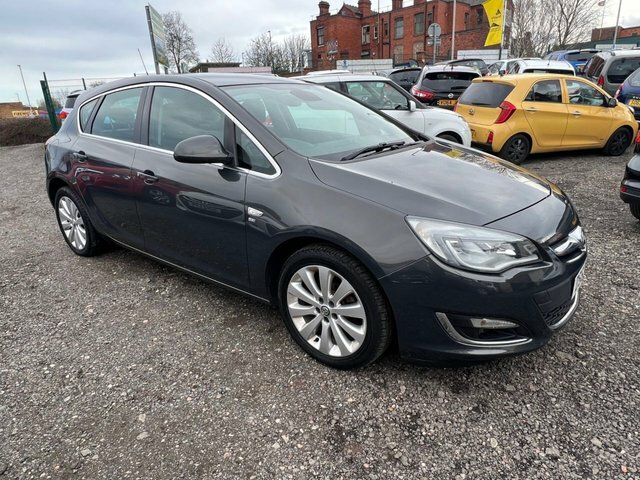Compare Vauxhall Astra 1.6 Se 113 DS63UXC Grey
