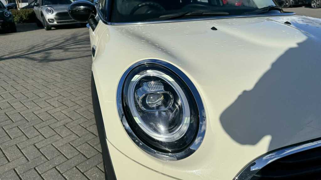 Compare Mini Hatch Cooper Classic YE70WAU White