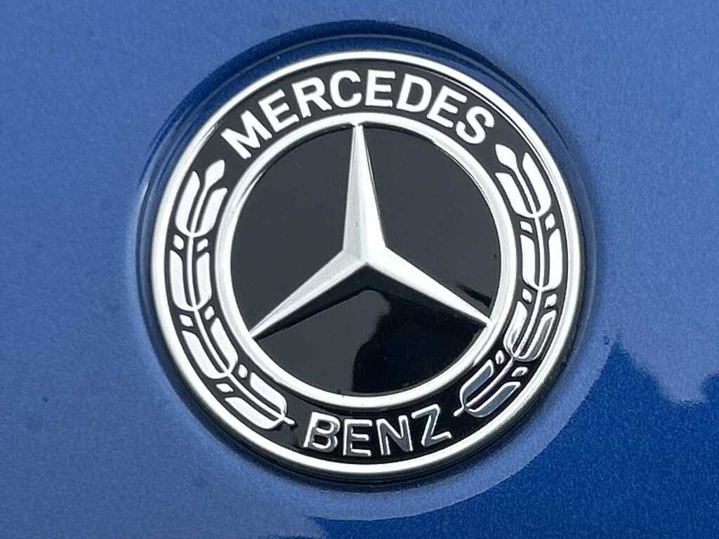 Compare Mercedes-Benz GLA Class 200 Amg Line Executive YC73EUJ Blue