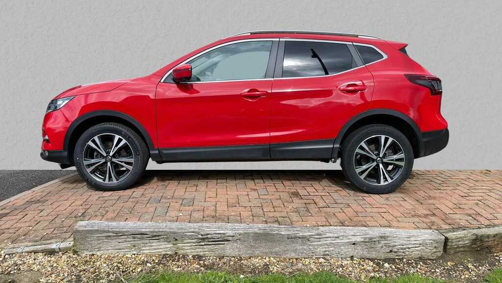 Compare Nissan Qashqai 1.2 Dig-t N-connecta WN21YJF Red