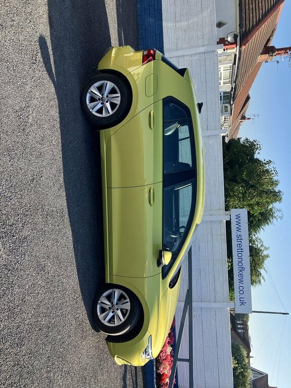 Compare Volkswagen Golf Hatchback 1.5 Tsi Life Euro 6 Ss 202070 MK70OMJ Yellow