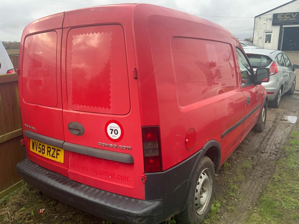 Compare Vauxhall Combo Panel Van 1.3 Cdti 1700 16V 200858 WV58RZF Red