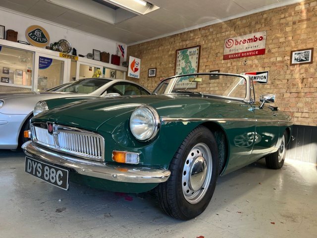 Compare MG MGB 1.8 Roadster 92 DYS88C Green
