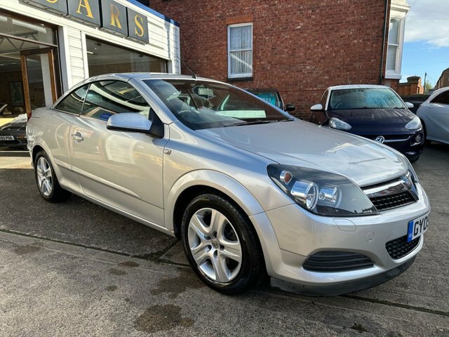 Compare Vauxhall Astra Astra Twintop Air GY09MVX Silver
